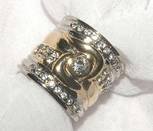 BEAUTIFUL RHINESTONE ENCRUSTED DRESS RING - ***NEW STOCK***!