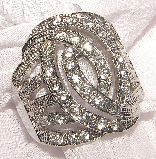 **SIZE L 1/2 **BEAUTIFUL RHINESTONE ENCRUSTED DRESS RING!