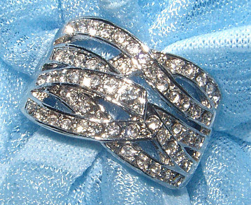 **SIZE R 1/2 **BEAUTIFUL RHINESTONE ENCRUSTED DRESS RING!
