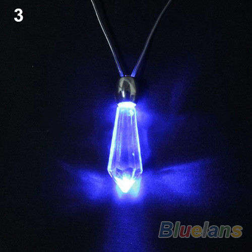 ANOTHER FIRST ON BIDORBUY! - BLUE LED LIGHT MAGNETIC PENDANT - WHAT AN ENTERTAINER!