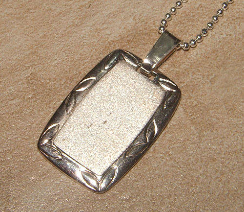GORGEOUS SOLID STERLING SILVER FILIGREE PENDANT.