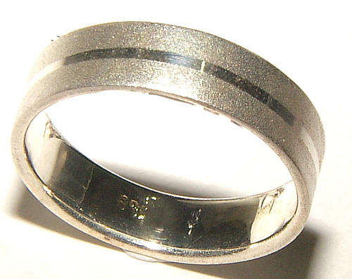 ***ELEGANT!*** SOLID STERLING SILVER WEDDING BAND!