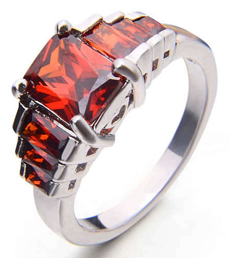 ***WOAW!!!***STUNNING GARNET STERLING SILVER RING!!
