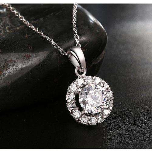 ***BEAUTIFUL DETAIL!!! ***  SILVER SWAROVSKI ELEMANTS PENDANT WITH CHAIN!