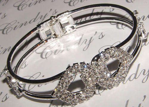 GLAMOUR AND GLITZ WHITE RHINESTONE LADIES BANGLE!