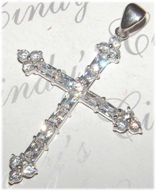 SIMULATED DIAMOND CROSS PENDANT - STUNNING ITEM!