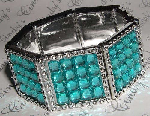 STUNNING LUCITE CRYSTAL BEAD BRACELET!