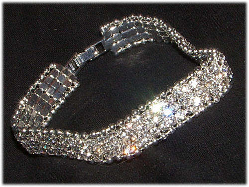 ***NEW AND STUNNING!!***GLAMOUR AND GLITZ WHITE RHINESTONE BRACELET!!