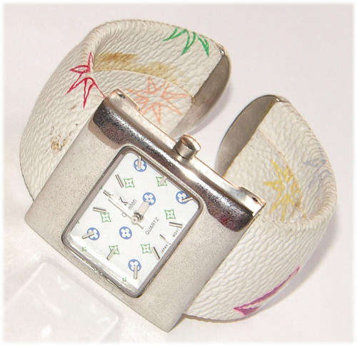 HINGED BAND LADIES WATCH FROM **IK** COLLECTION!