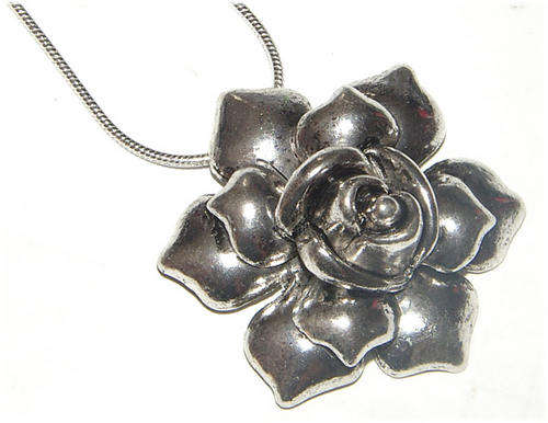 STUNNING SILVER ROSE PENDANT WITH 64cm SNAKECHAIN!!!