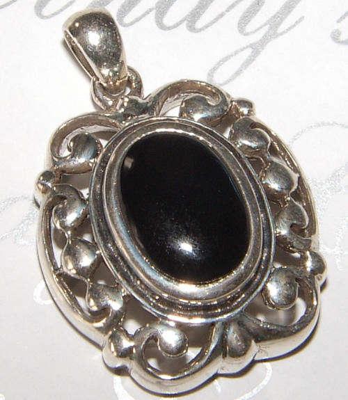 STUNNING DESIGN - NATURAL ONYX STERLING SILVER PENDANT!!