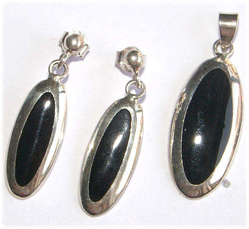 BEAUTIFUL ONYX EARRINGS AND PENDANT SET in STERLING SILVER