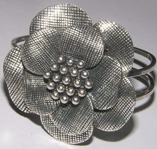 DESIGNER INSPIRED FANCY LADIES FLOWER DESIGN BANGLE