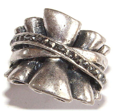 *** BOLD IS BEAUTIFUL!!*** SILVER BLING RING - NEW!