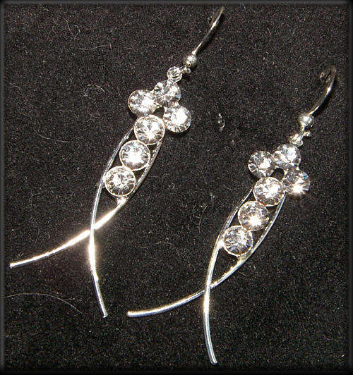 *** PRETTY*** RHINESTONE DANGLING EARRINGS!!!