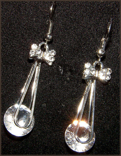 *** PRETTY*** RHINESTONE DANGLING EARRINGS!!!