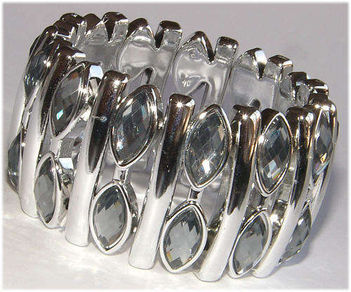 ***NEW*** STUNNING BROAD LUCITE BEADED STRETCHY BRACELET!