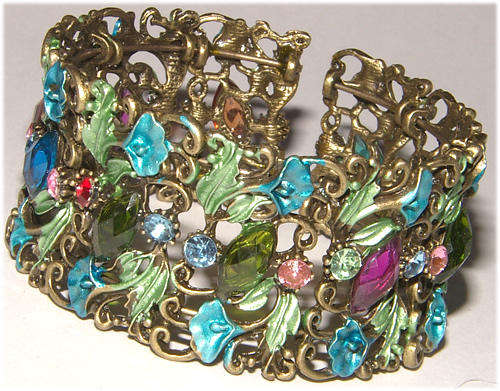 DESIGNER INSPIRED FANCY LADIES HINGED BANGLE!