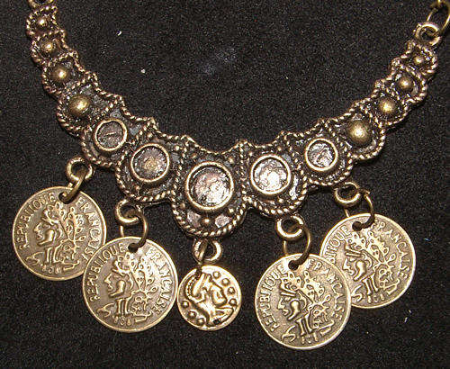 ***LOOK!!!*** BEAUTIFUL BRONZE Necklace and Earrings Set!