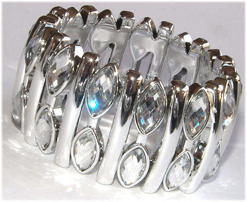 ***NEW*** STUNNING BROAD LUCITE BEADED STRETCHY BRACELET!