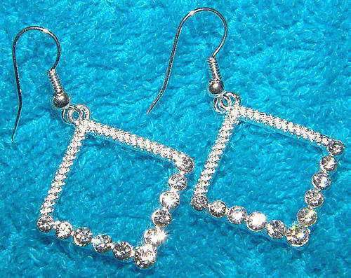 *** PRETTY*** RHINESTONE DANGLING EARRINGS!!!