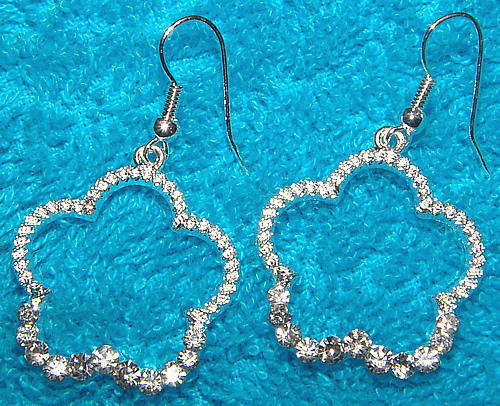 *** PRETTY*** RHINESTONE DANGLING EARRINGS!!!