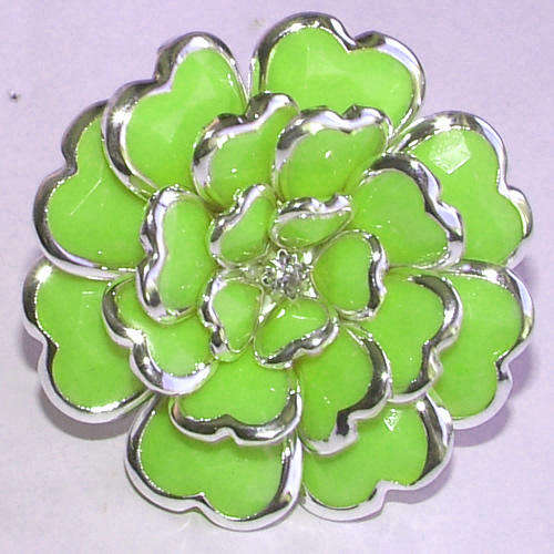 ****FLOWERS ARE IN!!***LUCITE AND SILVER FLOWER BLING RING - NEW!