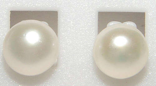 ***IDEAL GIFT!!!*** NATURAL FRESHWATER PEARL STUD EARRINGS!