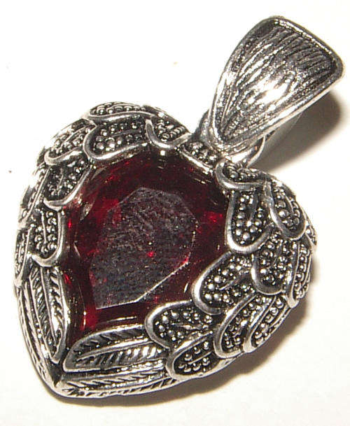 ***STUNNING!!!*** CRYSTAL HEART ENHANCER WITH OPENING BAIL!