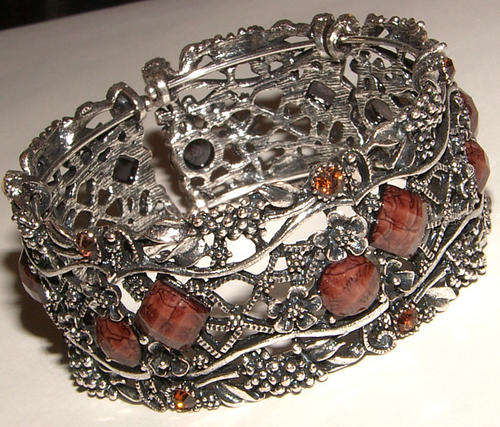 DESIGNER INSPIRED FANCY LADIES HINGED BANGLE!