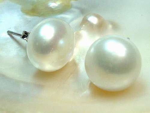 ***ELEGANT FLAWLESS FINISH!!***A GRADE PEARL EARRINGS IN STERLING SILVER!