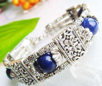 ***STUNNING DESIGN!!*** NATURAL JADE BRACELET!!