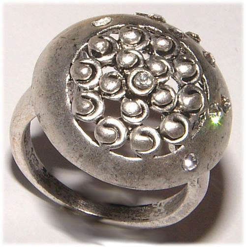 ***EYE CATCHING!!!*** PEWTER DRESS RING - NEW!