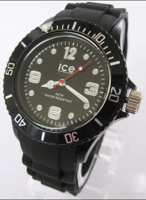 ***STRIKINGLY DIFFERENT*** SWEET SILICONE ICE QUARTZ WRIST WATCH!