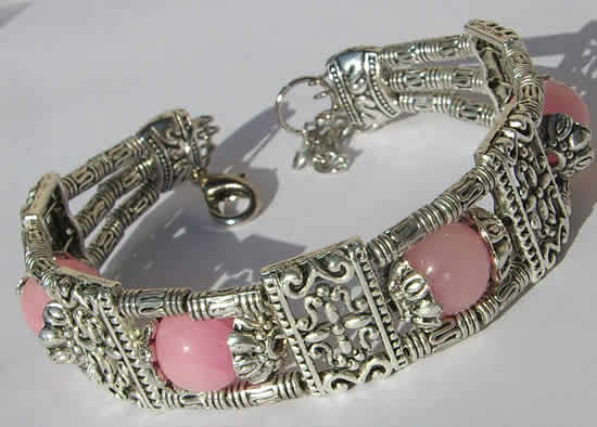 ***STUNNING DESIGN!!*** NATURAL JADE BRACELET!!