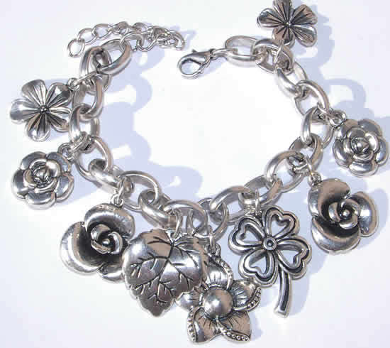 ***STUNNING!!***CHARMING FLOWER - LEAF - CLOVER CHARM BRACELET!