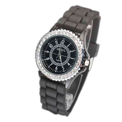 ***STRIKINGLY DIFFERENT*** SWEET SILICONE QUARTZ WRIST WATCH!