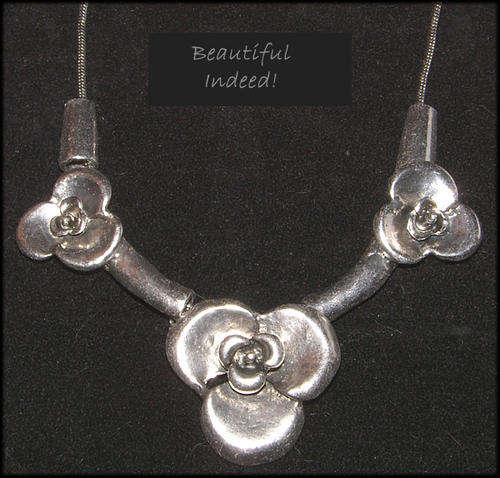 ***STUNNING DESIGN!!*** BEAUTIFUL TIBRTAN SILVER NECKLACE!!!
