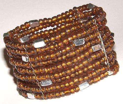 ***PRETTY AS A PICTURE!!*** MULTISTRAND LUCITE STRETCHY BRACELET!