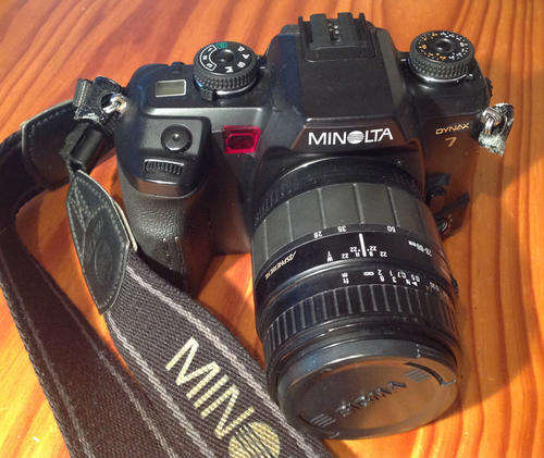 MINOLTA DYNAX 7  -  35mm FILM SLR CAMERA