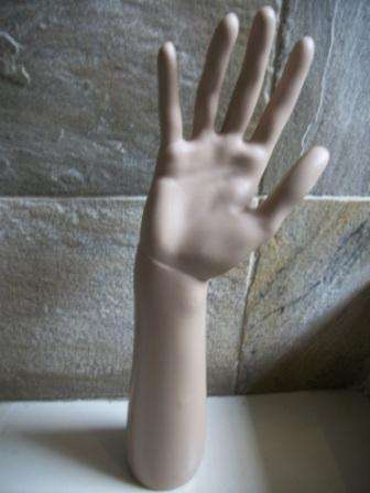 HAND MANNEQUIN (SMALL)