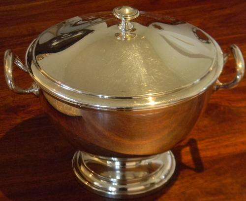 * XMAS R1 Specials * Stunning Huge Footed Silver Plated 3L Tureen With HAndles and Lid - Awesome!