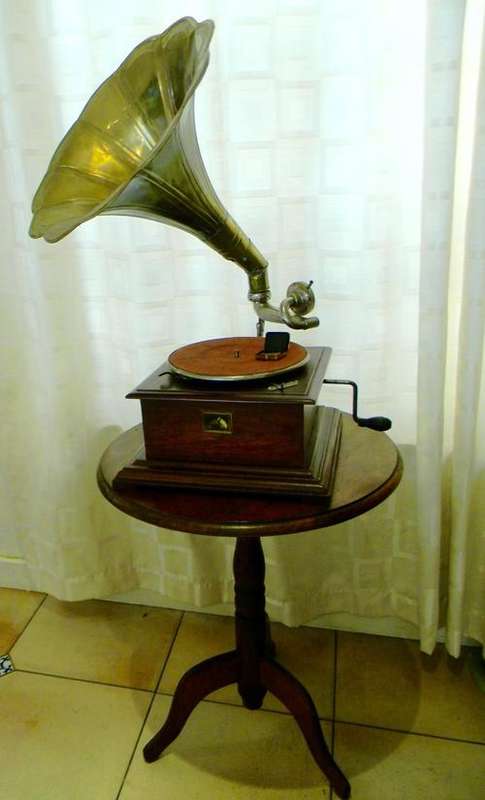 Stunning His Master's Voice Antique Gramophone in near Pristine condition and working order