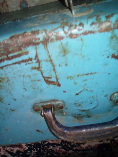 VINTAGE STEEL TOOLBOX
