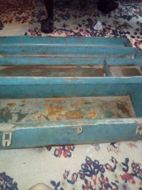 VINTAGE STEEL TOOLBOX