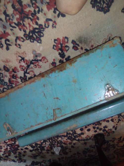 VINTAGE STEEL TOOLBOX