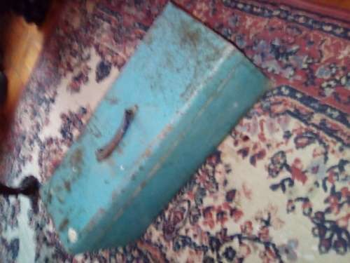 VINTAGE STEEL TOOLBOX