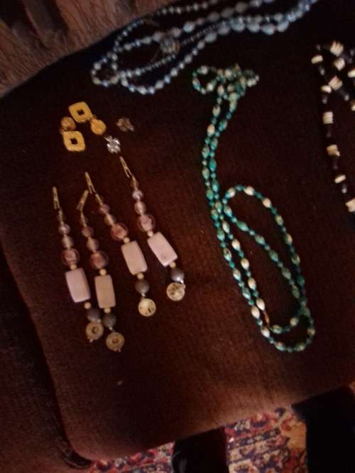 VINTAGE LOT COSTME JEWELRY ITEMS