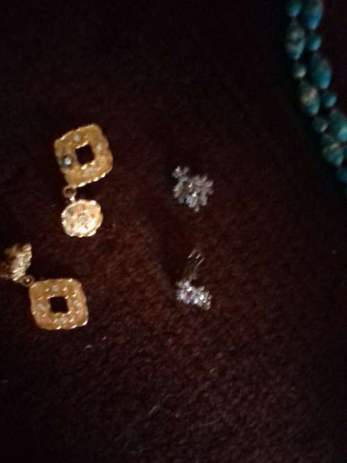VINTAGE LOT COSTME JEWELRY ITEMS