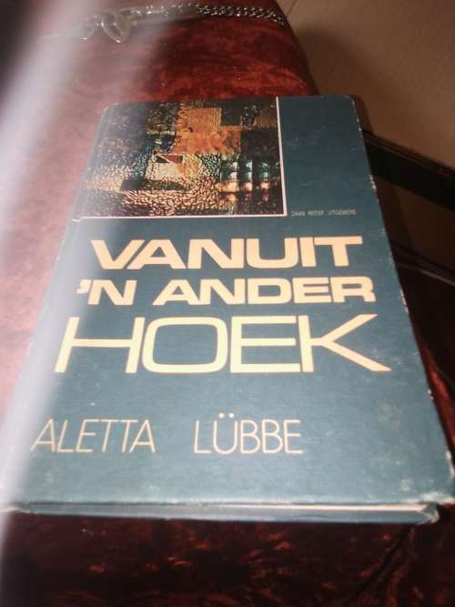 VANUIT N ANDER HOEK